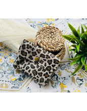 Laden Sie das Bild in den Galerie-Viewer, Portemonnaie Leder Klein I Leo/Taupe