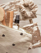 Laden Sie das Bild in den Galerie-Viewer, Pouch Lili I Heart Sand