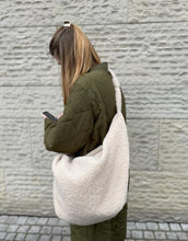 Laden Sie das Bild in den Galerie-Viewer, Mom Bag I Off-White