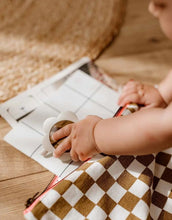 Laden Sie das Bild in den Galerie-Viewer, Pouch Lili I Checks Ecru Caramel