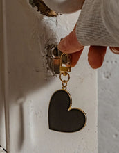 Laden Sie das Bild in den Galerie-Viewer, Schlüsselanhänger I Großes Herz Schwarz
