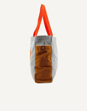 Laden Sie das Bild in den Galerie-Viewer, Shopper Farmhouse Jeans I Pear