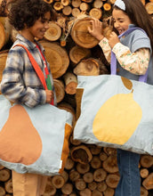 Laden Sie das Bild in den Galerie-Viewer, Shopper Farmhouse Jeans I Pear