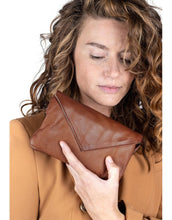 Laden Sie das Bild in den Galerie-Viewer, Tasche Claire I Walnut