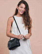 Laden Sie das Bild in den Galerie-Viewer, Emily w Leather Strap I Black Stromboli