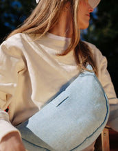 Laden Sie das Bild in den Galerie-Viewer, Tasche Fanny Pack Denim I Solid Blue