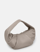 Laden Sie das Bild in den Galerie-Viewer, Tasche Greta Essential I Cappuccino Beige