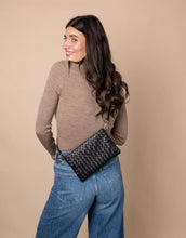 Laden Sie das Bild in den Galerie-Viewer, Tasche Lexi I Black Woven Classic