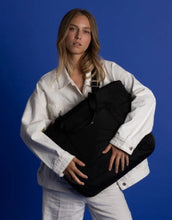 Laden Sie das Bild in den Galerie-Viewer, Padded Tote Bag Large I Black