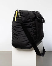 Laden Sie das Bild in den Galerie-Viewer, Padded Tote Bag Large I Black