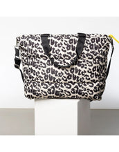 Laden Sie das Bild in den Galerie-Viewer, Padded Tote Bag Large I Leo Splashes Black/Sand
