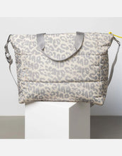 Laden Sie das Bild in den Galerie-Viewer, Padded Tote Bag Large I Leo Splashes Grey/Sand