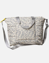 Laden Sie das Bild in den Galerie-Viewer, Padded Tote Bag Large I Leo Splashes Grey/Sand