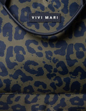 Laden Sie das Bild in den Galerie-Viewer, Padded Tote Bag Large I Leo Splashes Navy/Olive