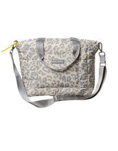 Laden Sie das Bild in den Galerie-Viewer, Padded Tote Bag Medium I Leo Splashes Grey/Sand