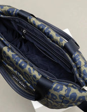 Laden Sie das Bild in den Galerie-Viewer, Padded Tote Bag Medium I Leo Splashes Navy/Olive