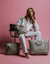 Laden Sie das Bild in den Galerie-Viewer, Padded Tote Bag Medium I Stone