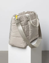 Laden Sie das Bild in den Galerie-Viewer, Padded Tote Bag Medium I Stone