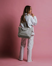 Laden Sie das Bild in den Galerie-Viewer, Padded Tote Bag Medium I Stone