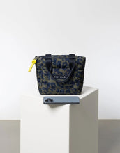 Laden Sie das Bild in den Galerie-Viewer, Padded Tote Bag Mini I Leo Splashes Navy/Olive