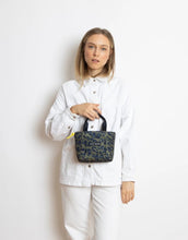 Laden Sie das Bild in den Galerie-Viewer, Padded Tote Bag Mini I Leo Splashes Navy/Olive