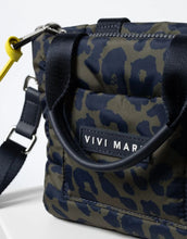 Laden Sie das Bild in den Galerie-Viewer, Padded Tote Bag Mini I Leo Splashes Navy/Olive