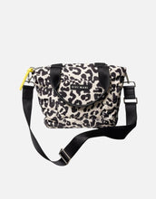 Laden Sie das Bild in den Galerie-Viewer, Padded Tote Bag Small I Leo Splashes Black/Sand