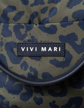 Laden Sie das Bild in den Galerie-Viewer, Padded Tote Bag Small I Leo Splashes Navy/Olive