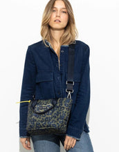 Laden Sie das Bild in den Galerie-Viewer, Padded Tote Bag Small I Leo Splashes Navy/Olive