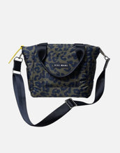 Laden Sie das Bild in den Galerie-Viewer, Padded Tote Bag Small I Leo Splashes Navy/Olive