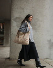 Laden Sie das Bild in den Galerie-Viewer, Tasche Teddy I Ecru Hearts