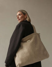 Laden Sie das Bild in den Galerie-Viewer, Wickeltasche I Teddy Ecru