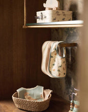 Laden Sie das Bild in den Galerie-Viewer, Holzelefant auf Rädern I Jungle Jambo