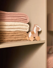 Laden Sie das Bild in den Galerie-Viewer, Holzpferd auf Rädern I Nostalgic Ride