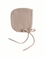 Laden Sie das Bild in den Galerie-Viewer, Strickmütze Dolly I Sand