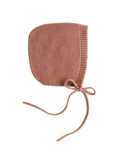 Laden Sie das Bild in den Galerie-Viewer, Strickmütze Dolly I Terracotta