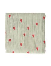 Laden Sie das Bild in den Galerie-Viewer, Musselin Swaddle 120 x 120cm I Sage Green Hearts