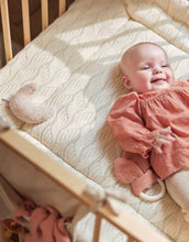 Laden Sie das Bild in den Galerie-Viewer, Rassel I Moon Nougat