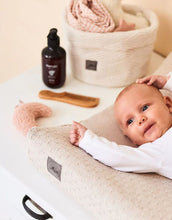 Laden Sie das Bild in den Galerie-Viewer, Rassel I Moon Pale Pink