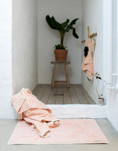 Laden Sie das Bild in den Galerie-Viewer, Badematte Naram I Tropical/Creme