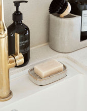 Laden Sie das Bild in den Galerie-Viewer, Seifenschale Datura I Shellish Grey