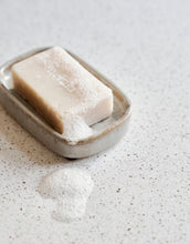 Laden Sie das Bild in den Galerie-Viewer, Seifenschale Datura I Shellish Grey