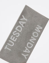 Laden Sie das Bild in den Galerie-Viewer, Kalender Eternity I Grau