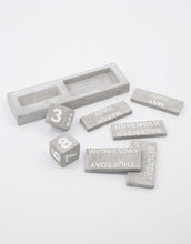 Laden Sie das Bild in den Galerie-Viewer, Kalender Eternity I Grau