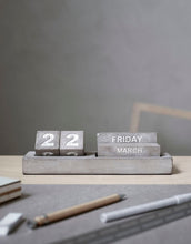 Laden Sie das Bild in den Galerie-Viewer, Kalender Eternity I Grau