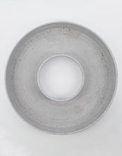 Laden Sie das Bild in den Galerie-Viewer, Kerzenhalter The Ring Stumpenkerzen I Grau