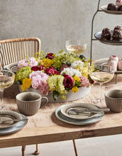 Laden Sie das Bild in den Galerie-Viewer, Kerzenhalter The Ring Stumpenkerzen I Grau