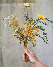 Laden Sie das Bild in den Galerie-Viewer, Kunstblume Perlenzweig H 52cm I Grün