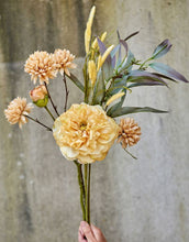 Laden Sie das Bild in den Galerie-Viewer, Kunstblume Pfingstrose H 58cm I Gelb