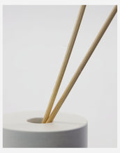 Laden Sie das Bild in den Galerie-Viewer, Raumduft I White Garden